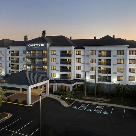 Courtyard Richmond Честер Экстерьер фото