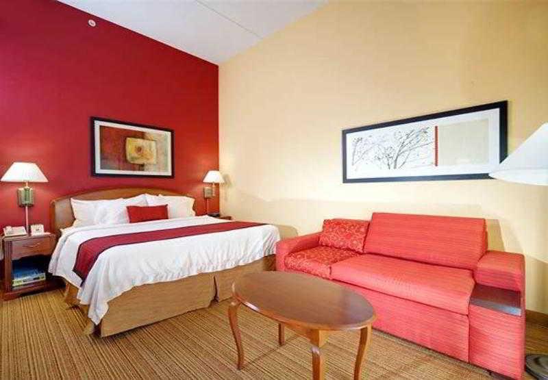 Courtyard Richmond Честер Экстерьер фото