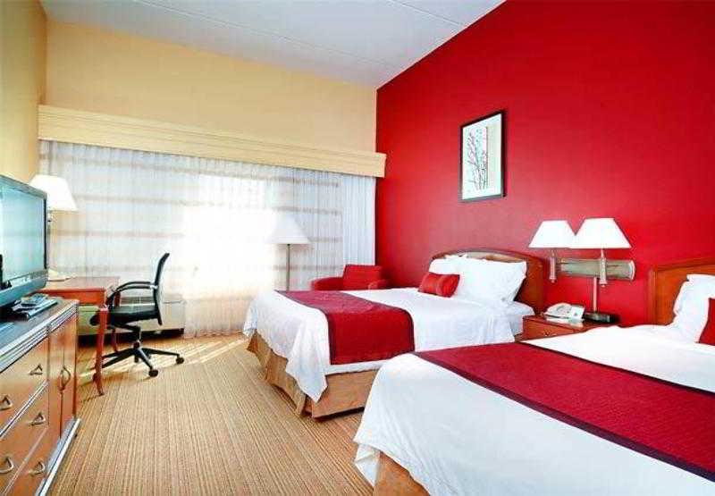 Courtyard Richmond Честер Экстерьер фото