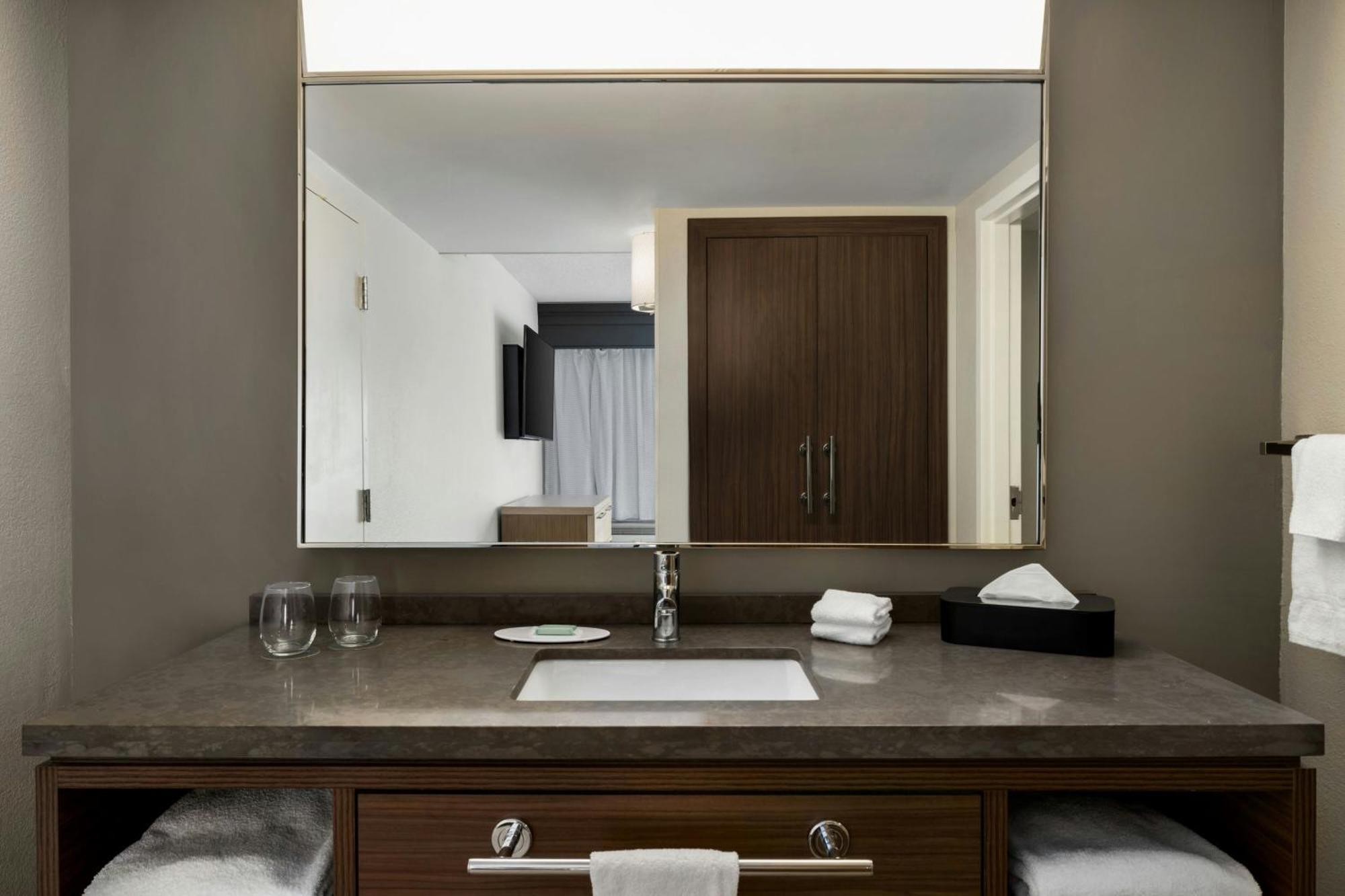 Courtyard Richmond Честер Экстерьер фото
