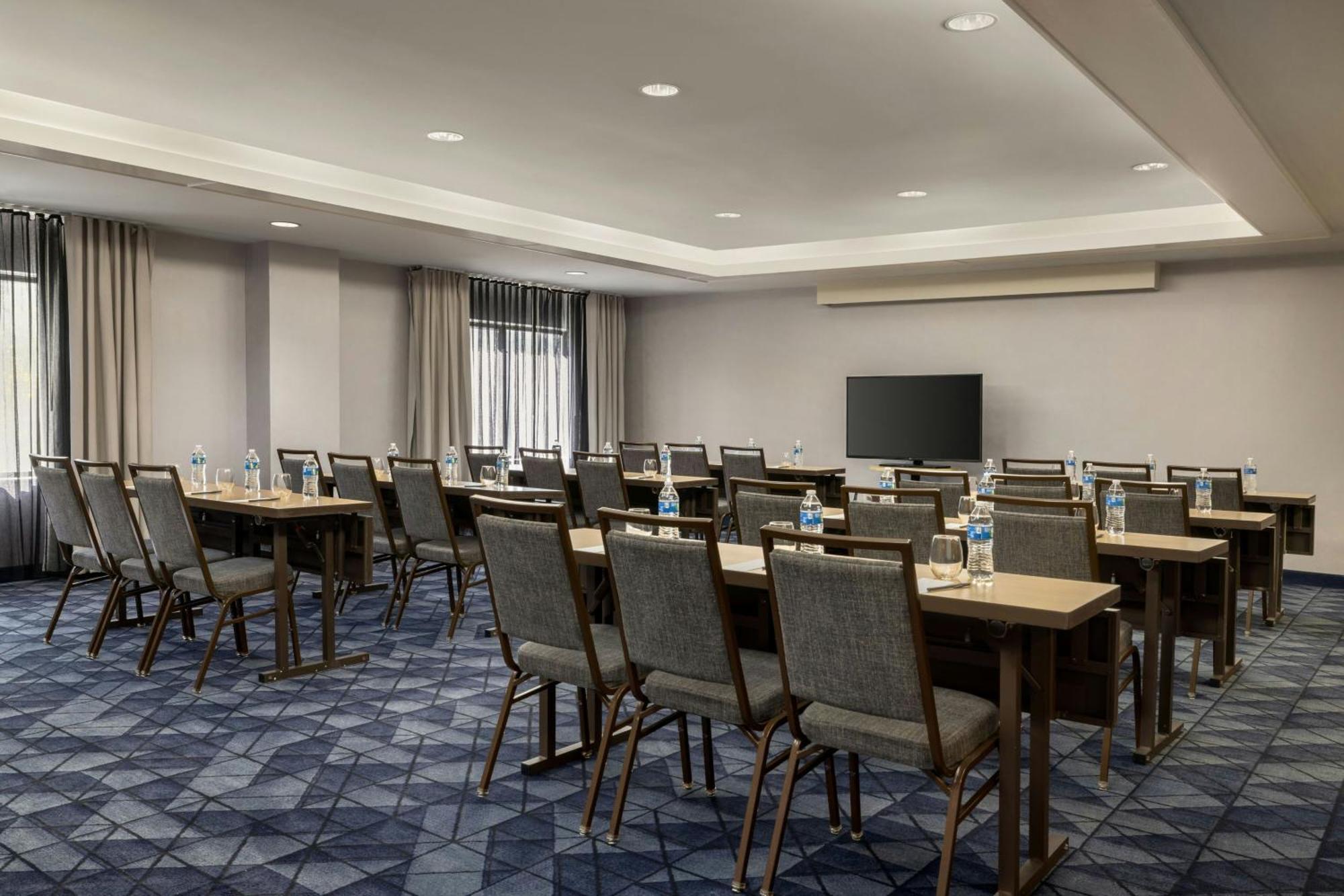 Courtyard Richmond Честер Экстерьер фото