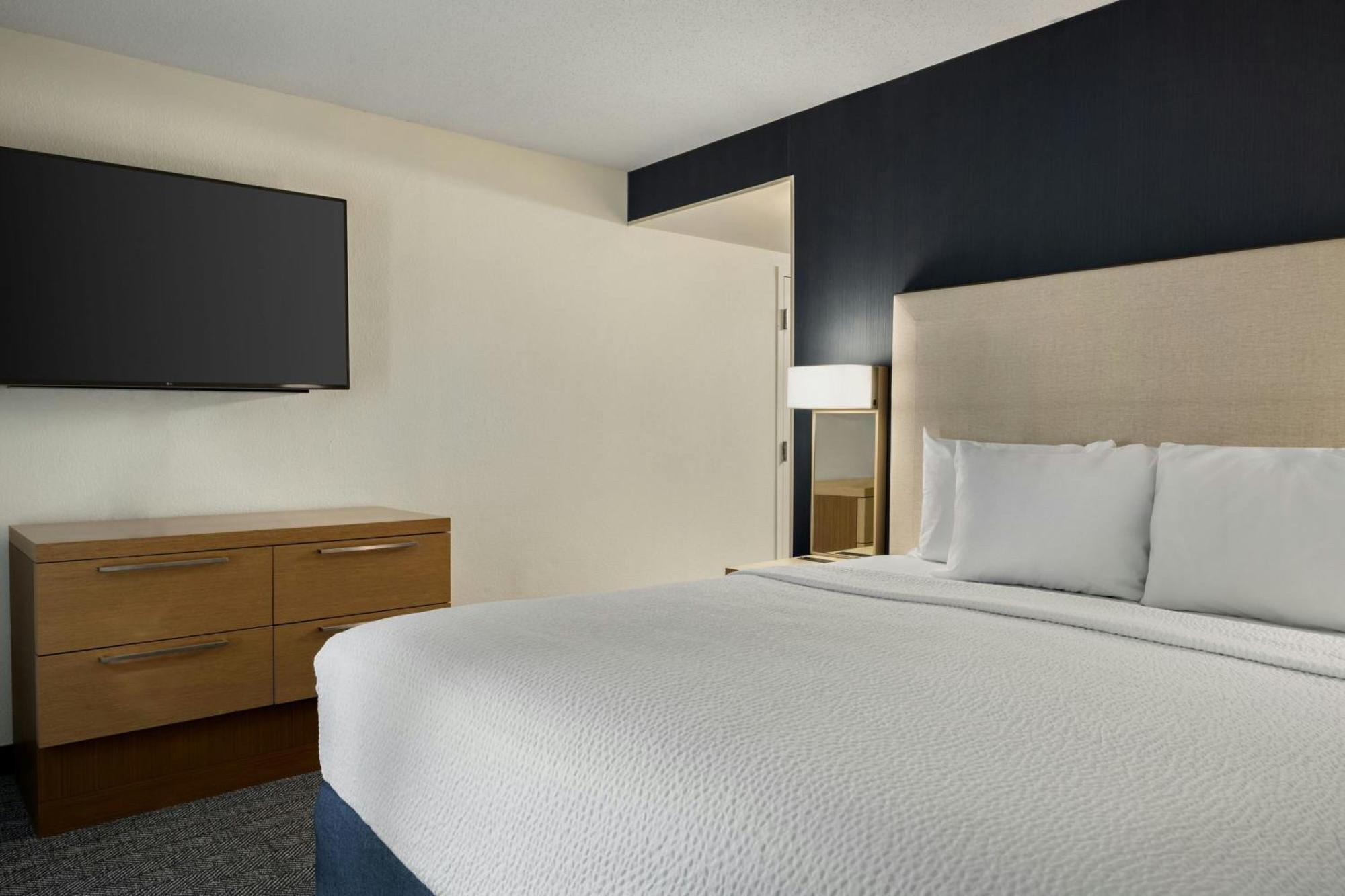 Courtyard Richmond Честер Экстерьер фото