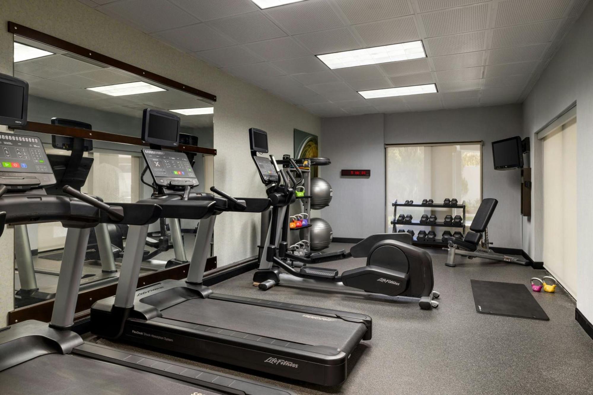 Courtyard Richmond Честер Экстерьер фото