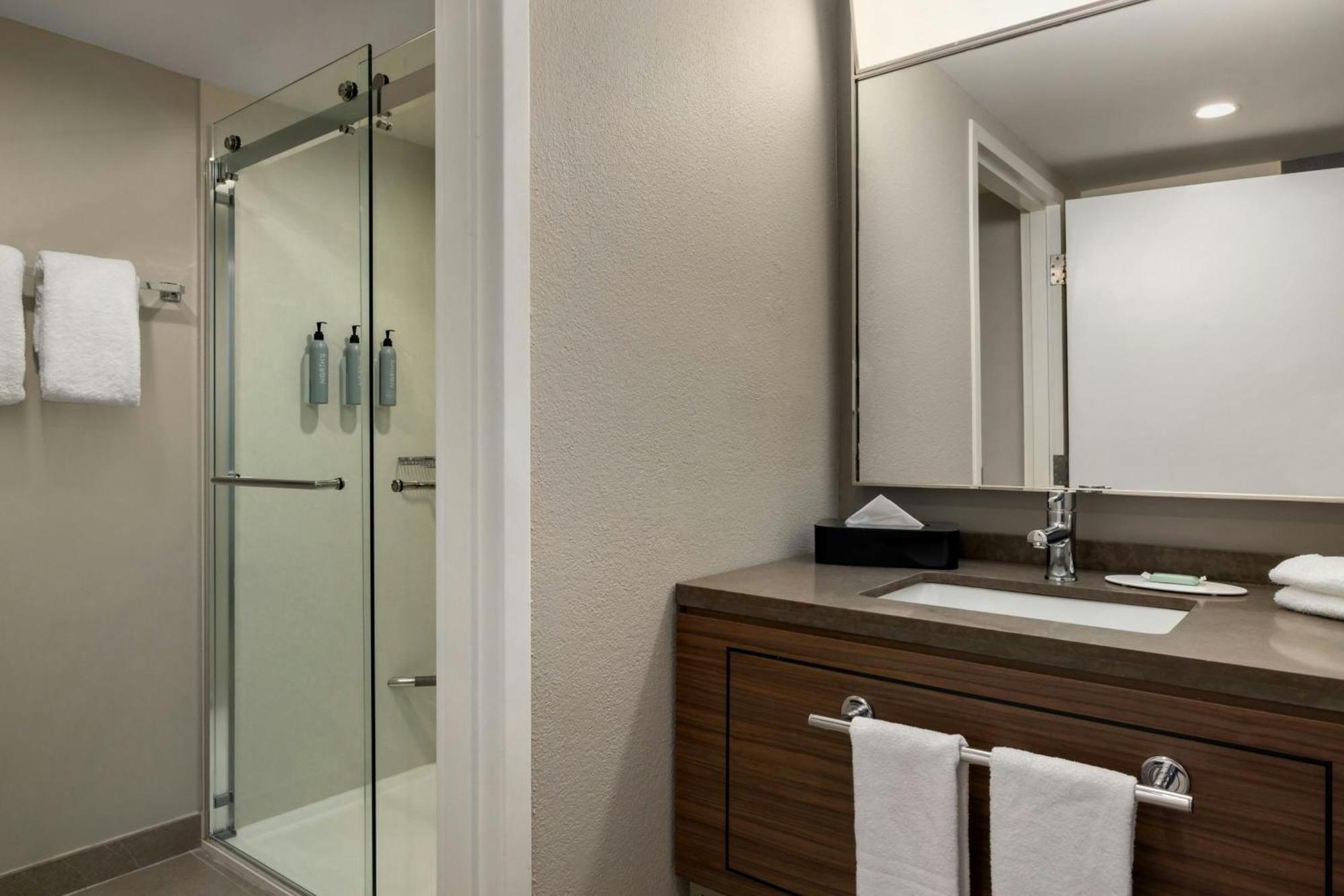 Courtyard Richmond Честер Экстерьер фото