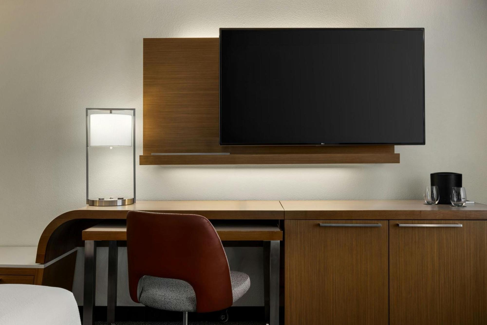 Courtyard Richmond Честер Экстерьер фото
