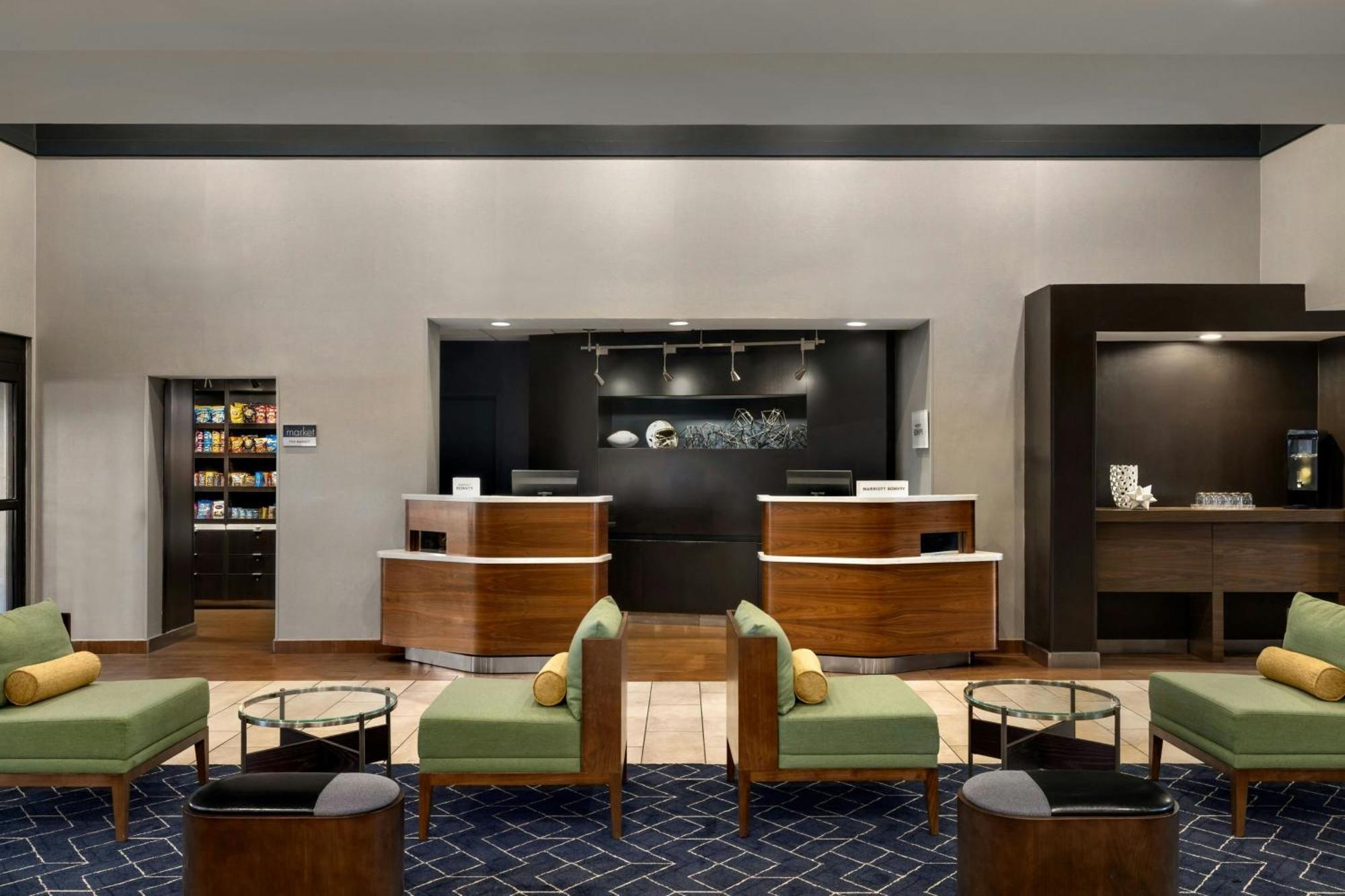 Courtyard Richmond Честер Экстерьер фото