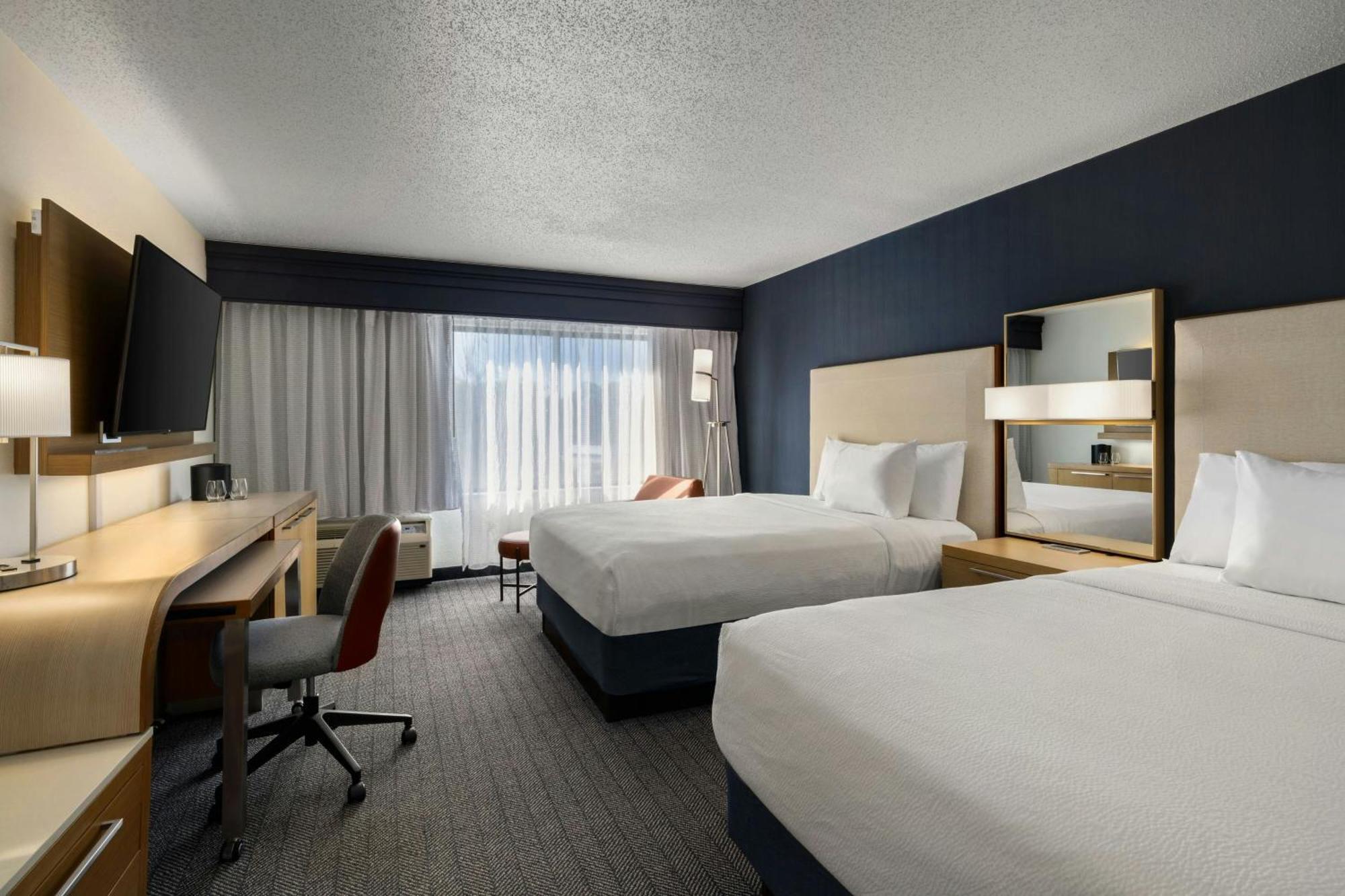 Courtyard Richmond Честер Экстерьер фото
