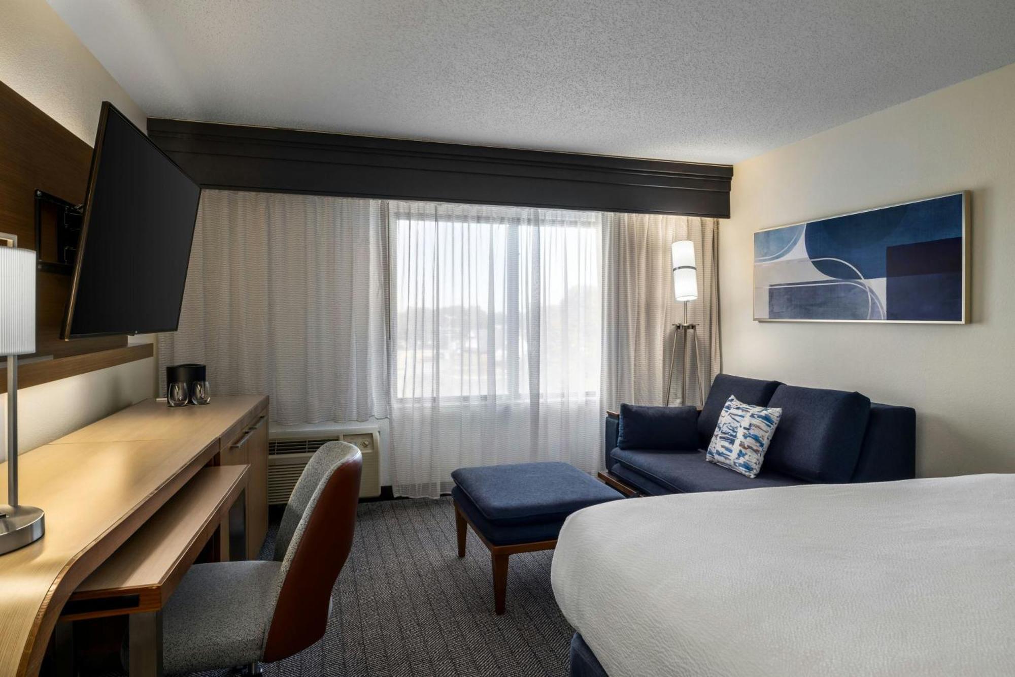 Courtyard Richmond Честер Экстерьер фото