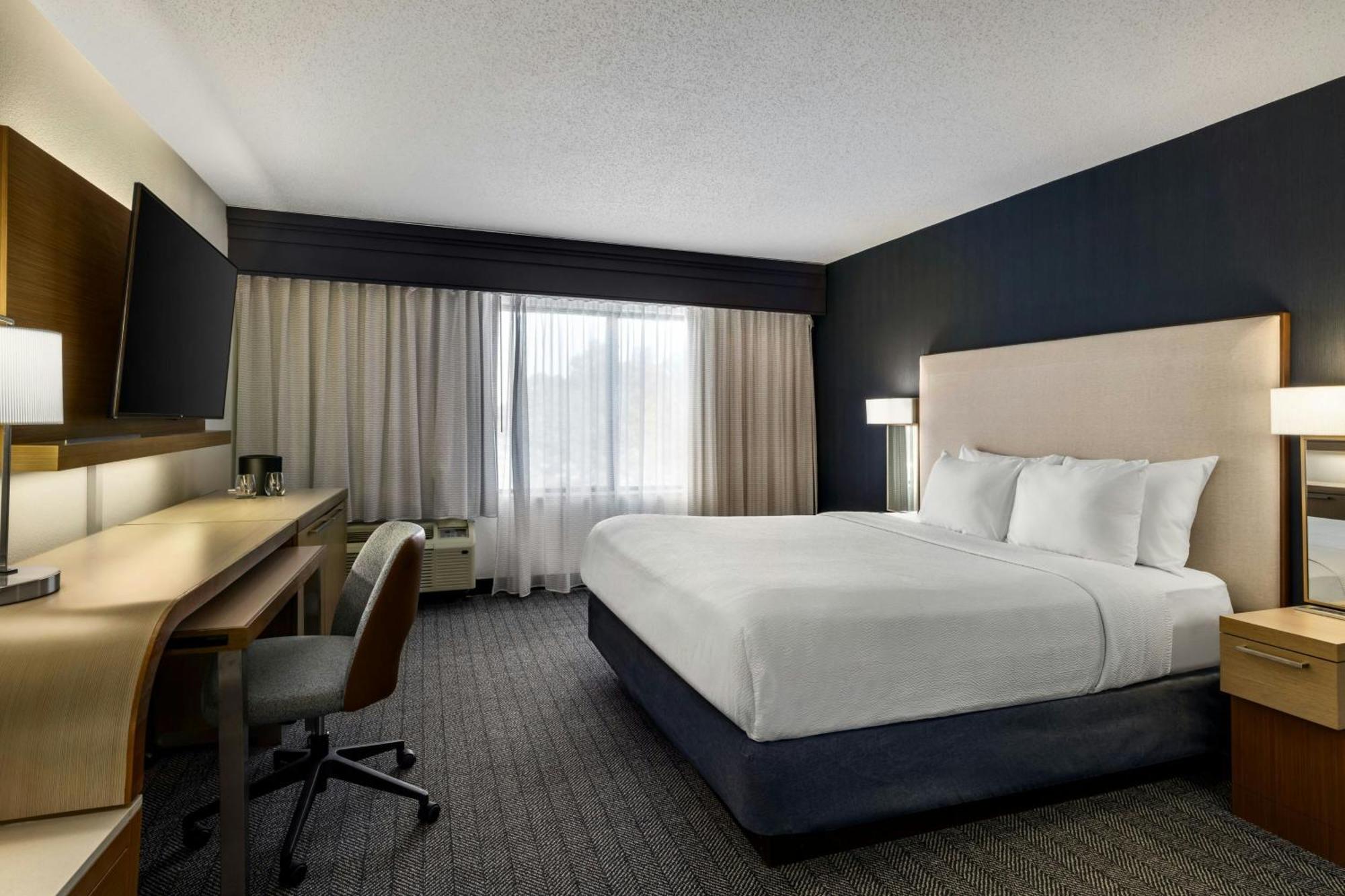 Courtyard Richmond Честер Экстерьер фото