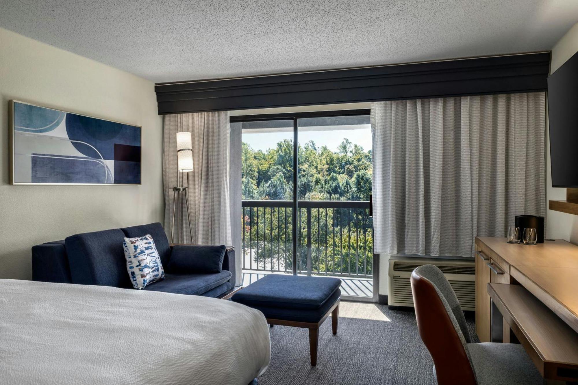 Courtyard Richmond Честер Экстерьер фото