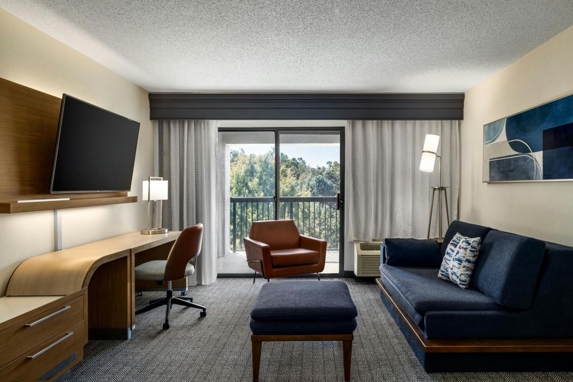 Courtyard Richmond Честер Экстерьер фото