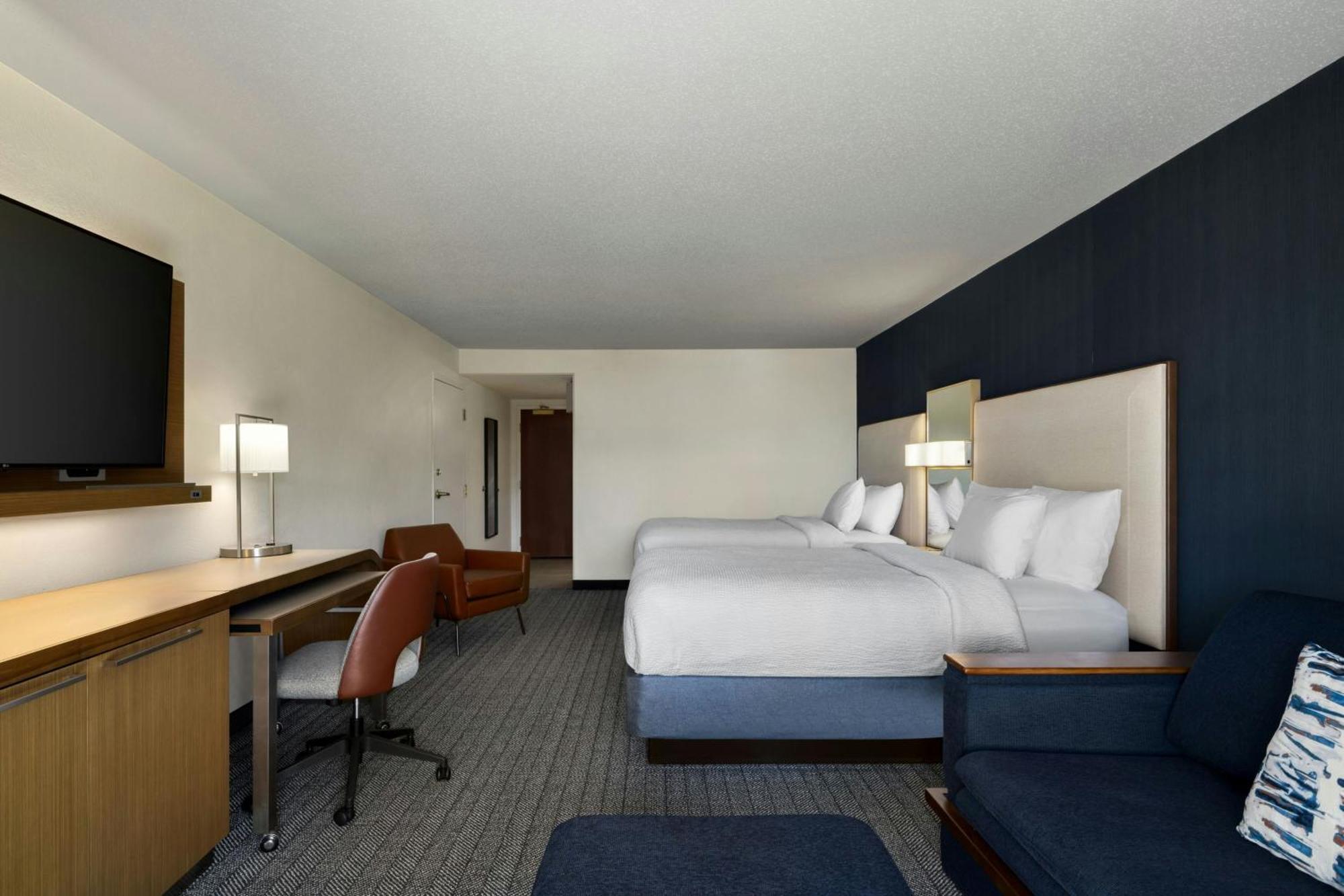 Courtyard Richmond Честер Экстерьер фото