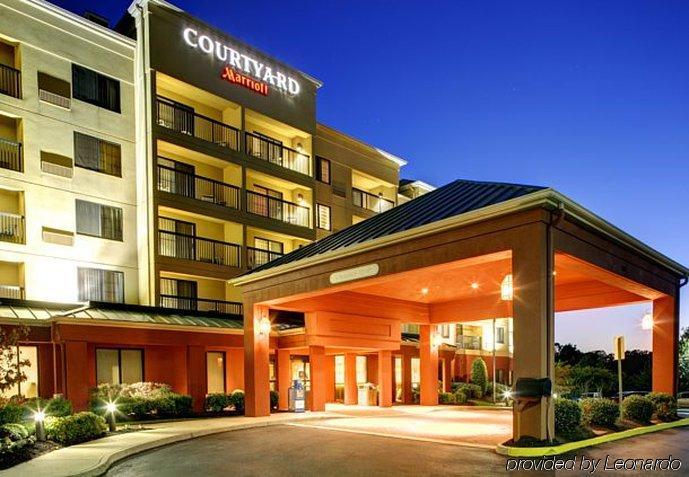 Courtyard Richmond Честер Экстерьер фото