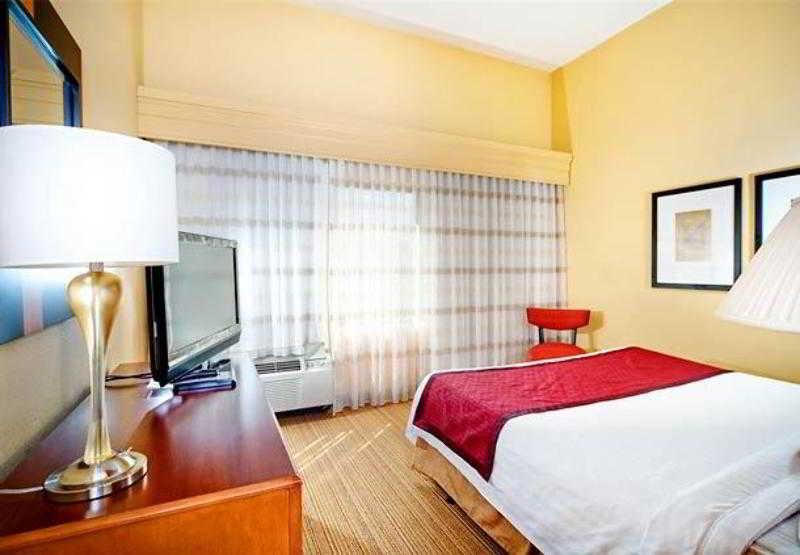 Courtyard Richmond Честер Номер фото