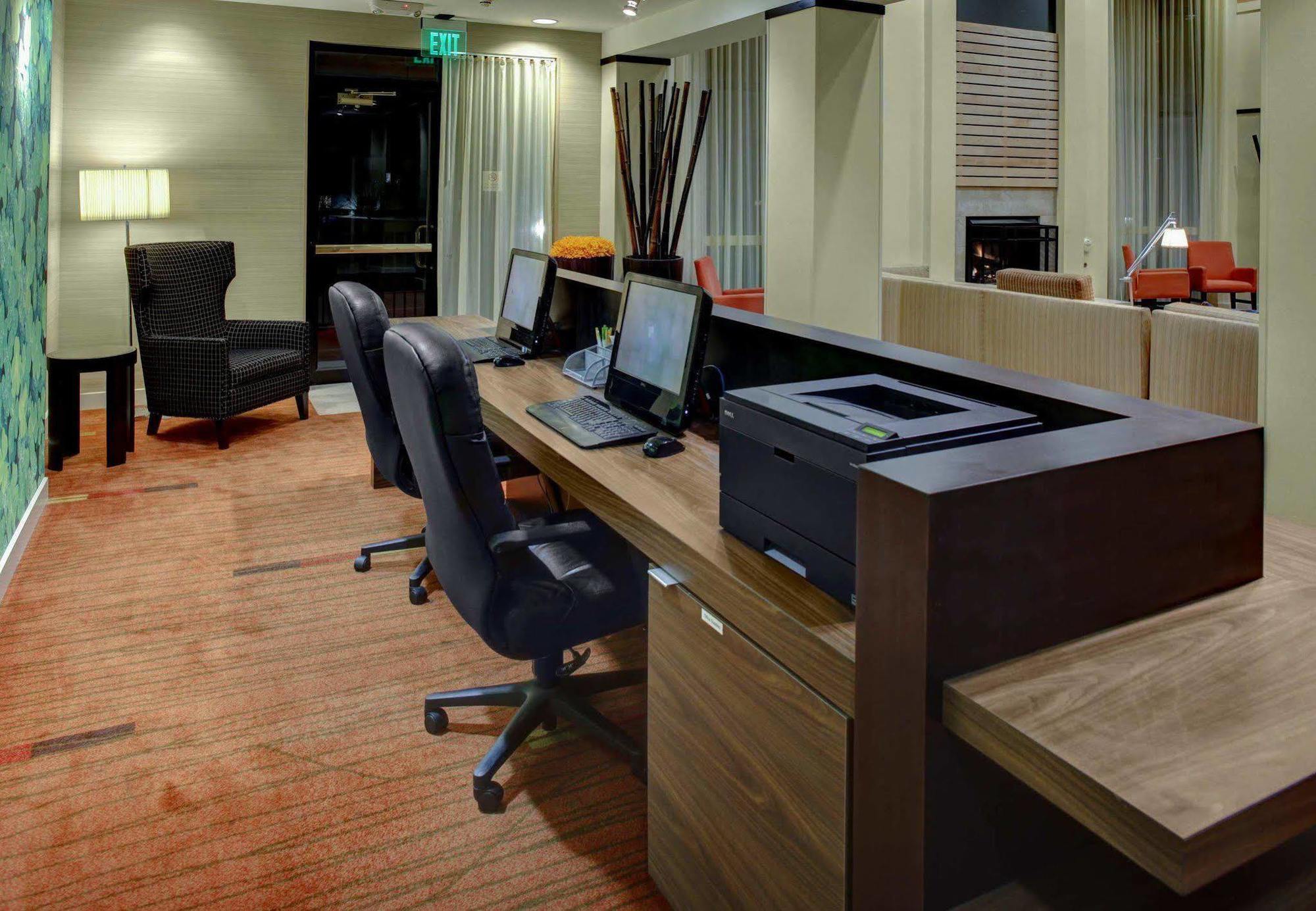Courtyard Richmond Честер Экстерьер фото