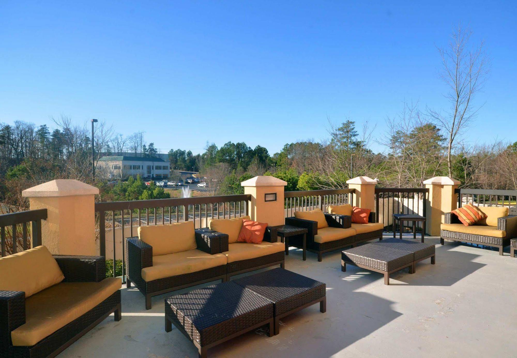 Courtyard Richmond Честер Экстерьер фото