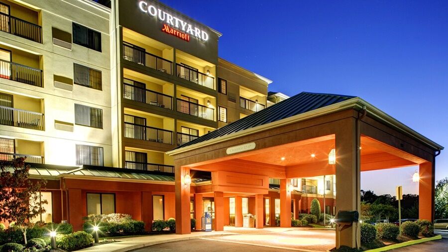 Courtyard Richmond Честер Экстерьер фото