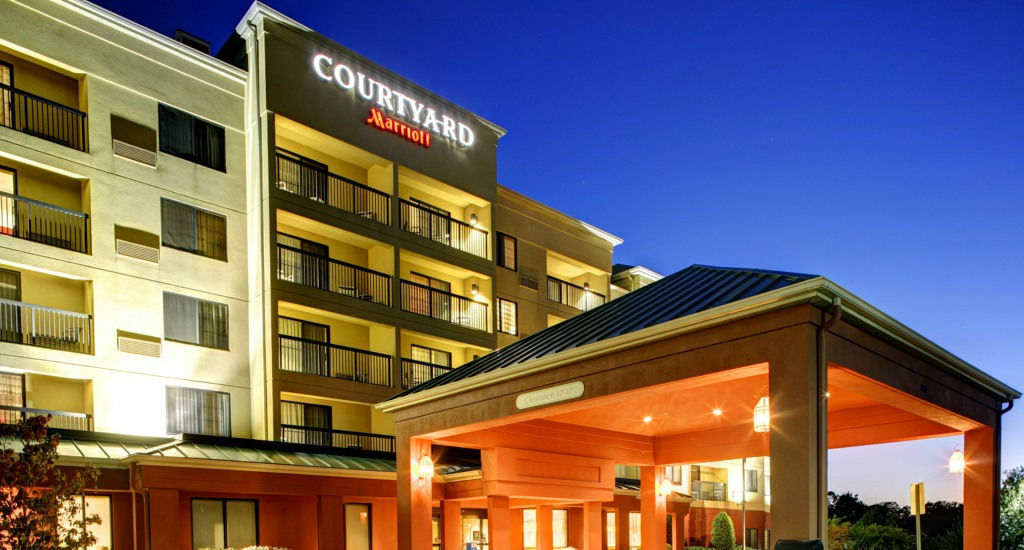 Courtyard Richmond Честер Экстерьер фото